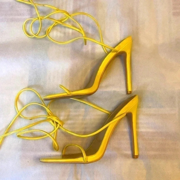 Fashion Nova pretty 🤩 sandals with  over knees straps - Picture 3 of 7